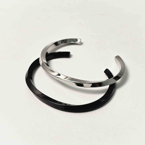 Black Fowl Screw Bangle