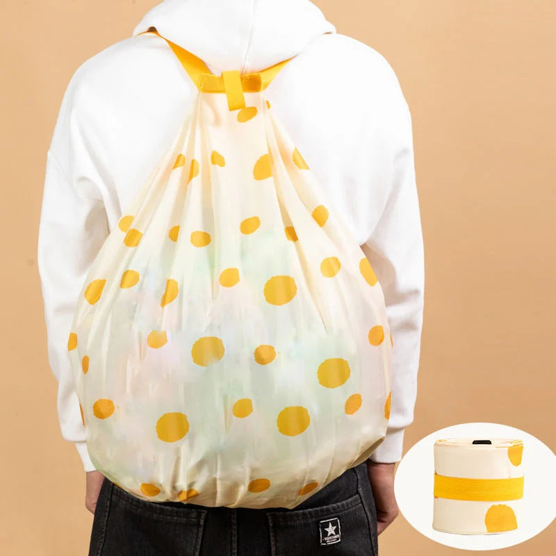 Foldable bag with semi-automatic closure for shopping and going out