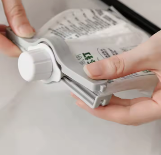 Kitchen Food Preservation Plastic Snack Sealing Clip (pack of 3)