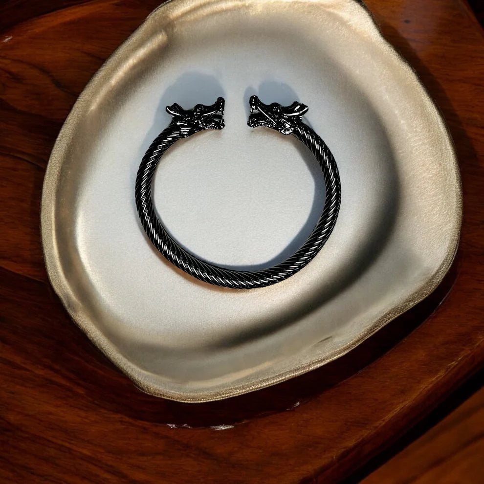 Majestic dragons cuff