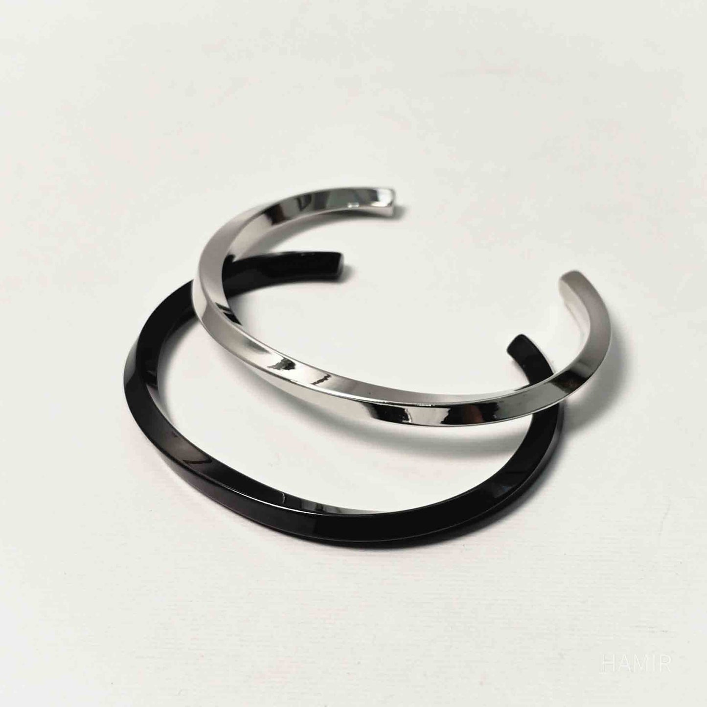 Black Fowl Screw Bangle