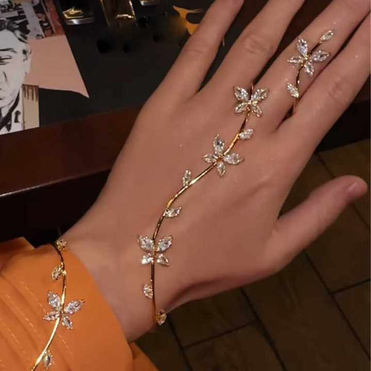 Flower Shaped Cubic Zirconia Decor Bangle