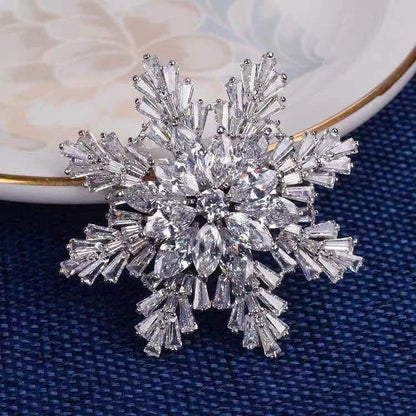❄️✨ Crystal Snowflake Brooch