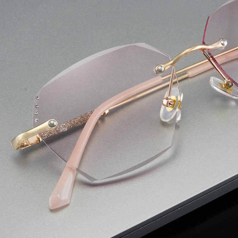 🌸 Elegant Double-Shaded Rimless Diamond-Cut Glasses 🌸