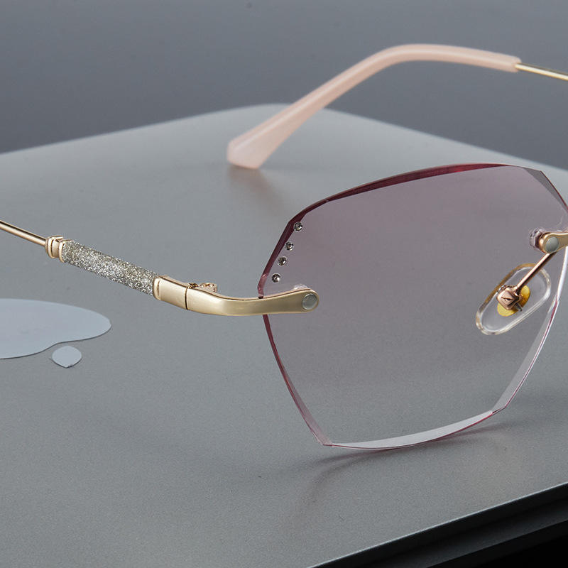 🌸 Elegant Double-Shaded Rimless Diamond-Cut Glasses 🌸