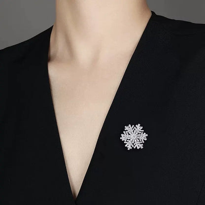 ❄️✨ Crystal Snowflake Brooch
