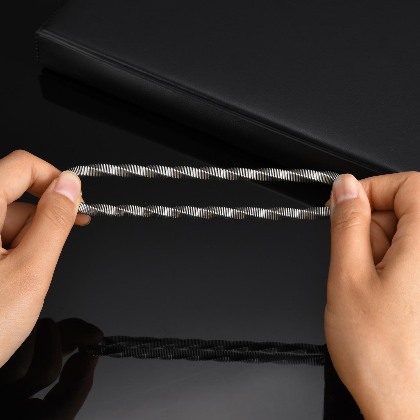 Luxury Twisted Ribbed Bangle – Gold & Silver Finish