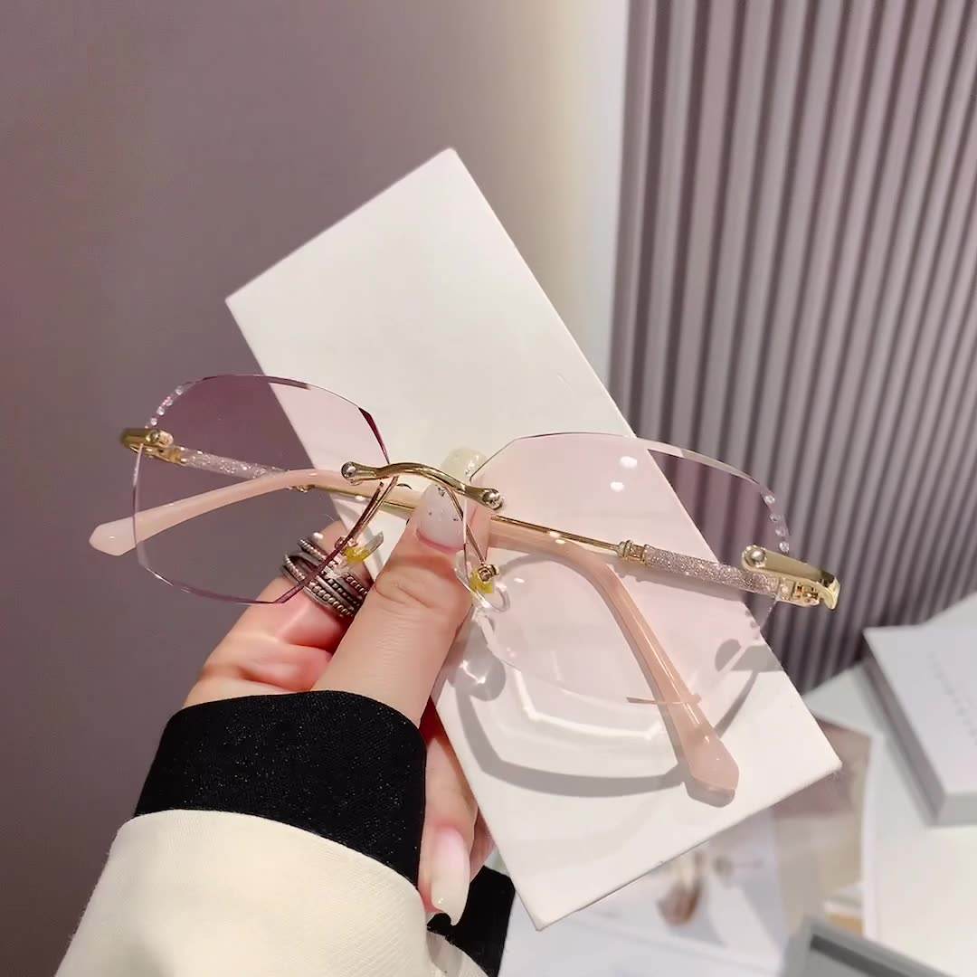 🌸 Elegant Double-Shaded Rimless Diamond-Cut Glasses 🌸