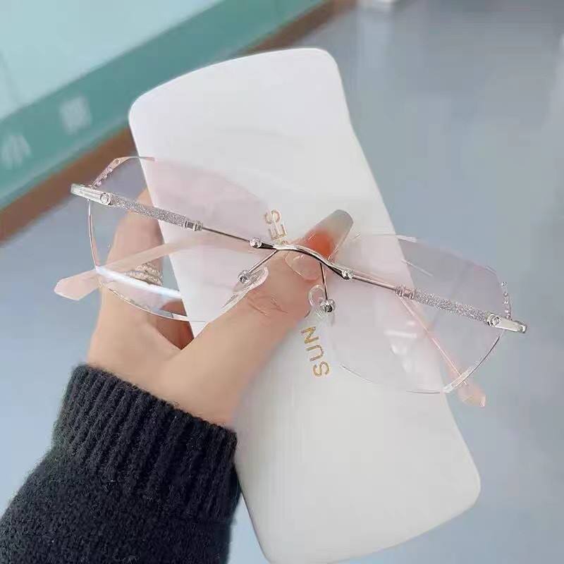 🌸 Elegant Double-Shaded Rimless Diamond-Cut Glasses 🌸