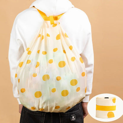 Foldable bag with semi-automatic closure for shopping and going out