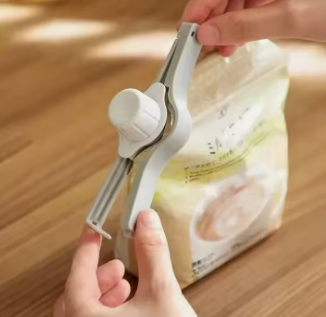 Kitchen Food Preservation Plastic Snack Sealing Clip (pack of 3)
