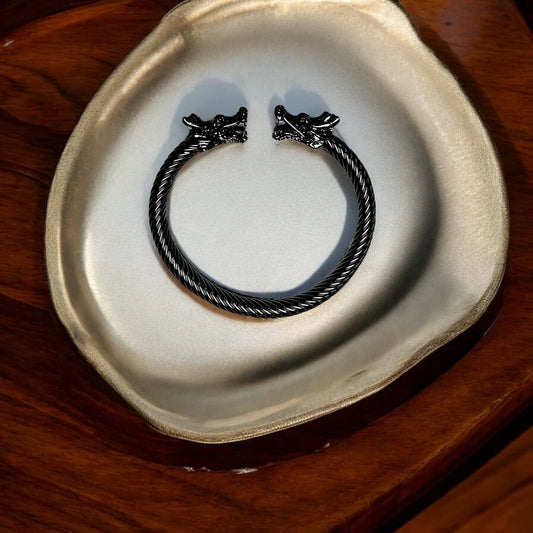 Majestic dragons cuff