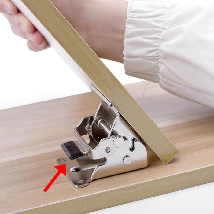 90 Degree Self-Locking Folding Hinge