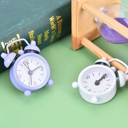 Quartz Mini – Alarm Desk Clock Style ⏰✨