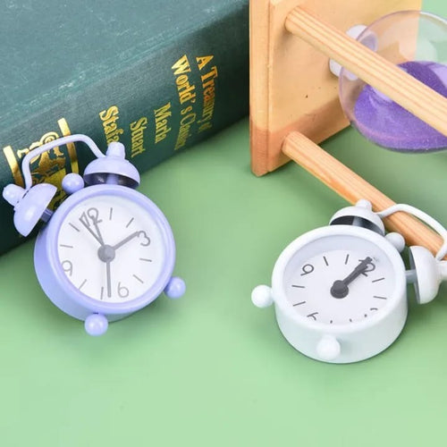 Quartz Mini – Alarm Desk Clock Style ⏰✨