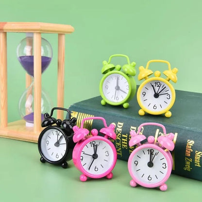 Quartz Mini – Alarm Desk Clock Style ⏰✨