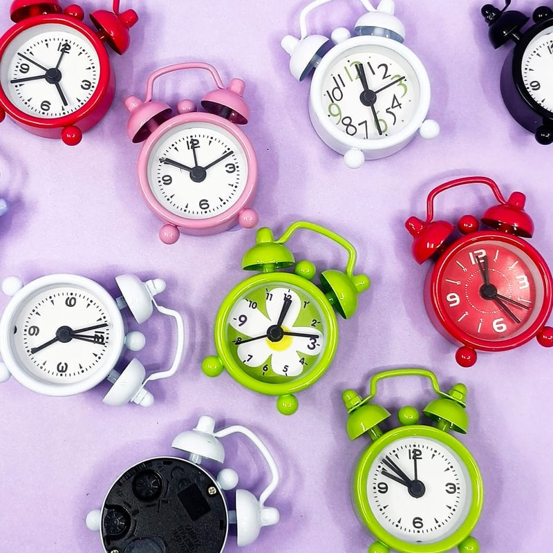 Quartz Mini – Alarm Desk Clock Style ⏰✨