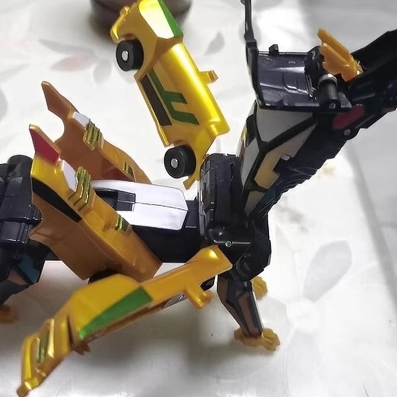 2-in-1 Magnetic Cars That Transform into Dragon and Unicorn