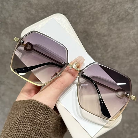 Women's Vintage Oversized Frame Glasses with Gradient Lens